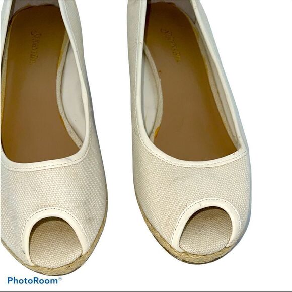 St. John’s Bay Women’s Cream Canvas Slip On Peep Toe Espadrille Wedge Flats 8 - Picture 4 of 14